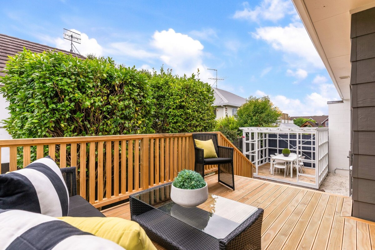 Renovated 4 beds 2 baths home, 182m2 floor area, close to schools, shops, golf club, 3/22 McFarland Street, Remuera, Auckland