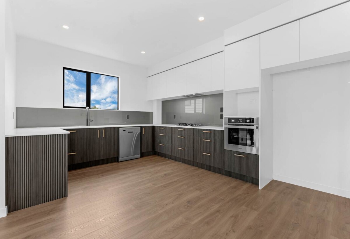 Vendor ready to deal, Brandnew 4 beds 2.5 baths home with car park, close to shops, schools, and motorway access, 135 Bremner Road, Karaka, Auckland