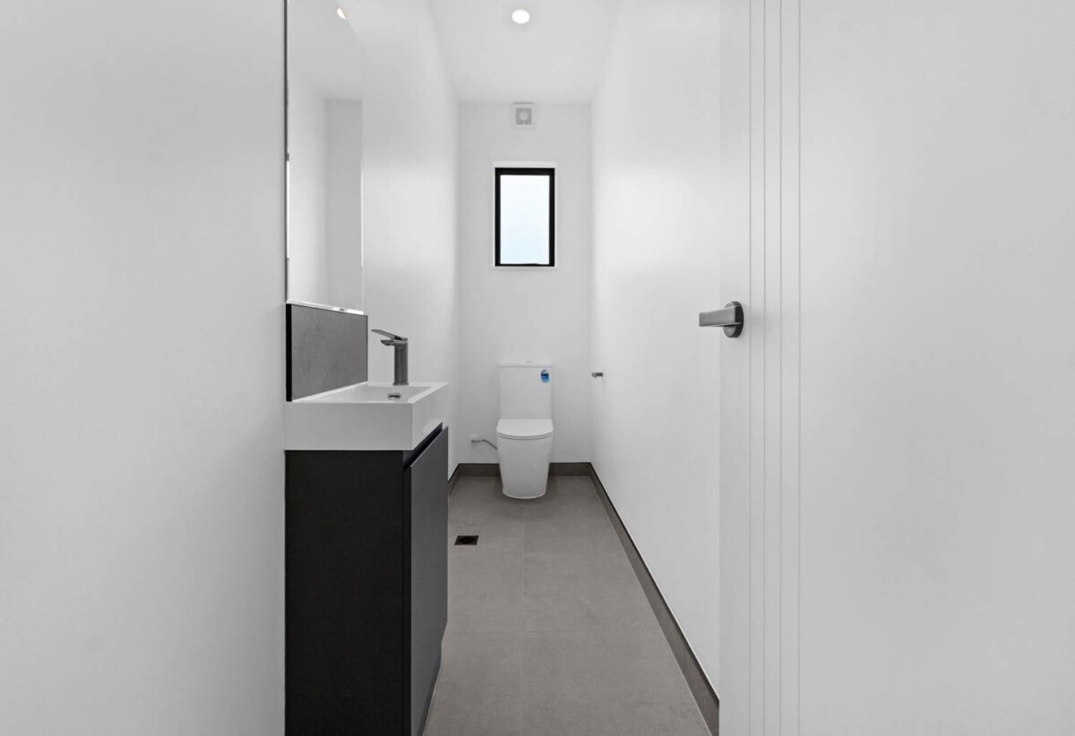 Vendor ready to deal, Brandnew 4 beds 2.5 baths home with car park, close to shops, schools, and motorway access, 135 Bremner Road, Karaka, Auckland