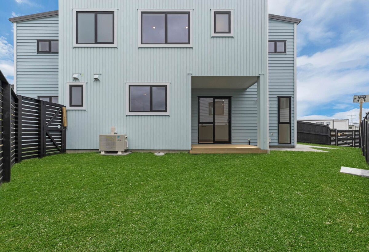 Vendor ready to deal, Brandnew 4 beds 2.5 baths home with car park, close to shops, schools, and motorway access, 135 Bremner Road, Karaka, Auckland
