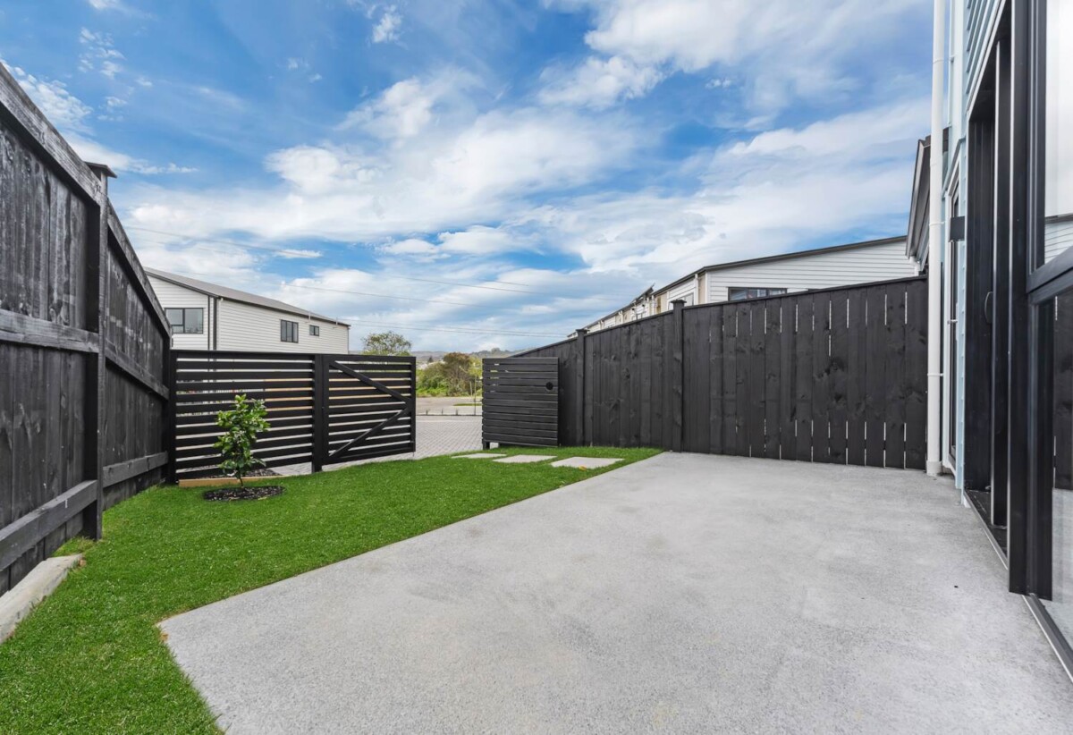 Vendor ready to deal, Brandnew 4 beds 2.5 baths home with car park, close to shops, schools, and motorway access, 135 Bremner Road, Karaka, Auckland