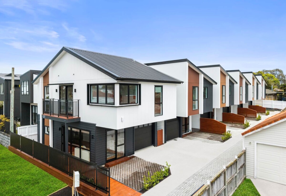 Brandnew standalone 3 beds 2.5 baths home with garage, 0.5 km to Matipo Road School, 0.6 km to Te Atatu Intermediate, Lot 5/49 Neil Avenue, Te Atatu Peninsula, Auckland