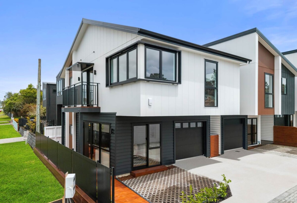 Brandnew standalone 3 beds 2.5 baths home with garage, 0.5 km to Matipo Road School, 0.6 km to Te Atatu Intermediate, Lot 1/49 Neil Avenue, Te Atatu Peninsula, Auckland