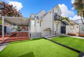 2 beds house with sun room and 3 carports, just a 2-minute leisurely stroll to the One Tree Hill Grand Dr gate, or walk to Royal Oak Shopping Centre. 4/91 Campbell Road, One Tree Hill, Auckland