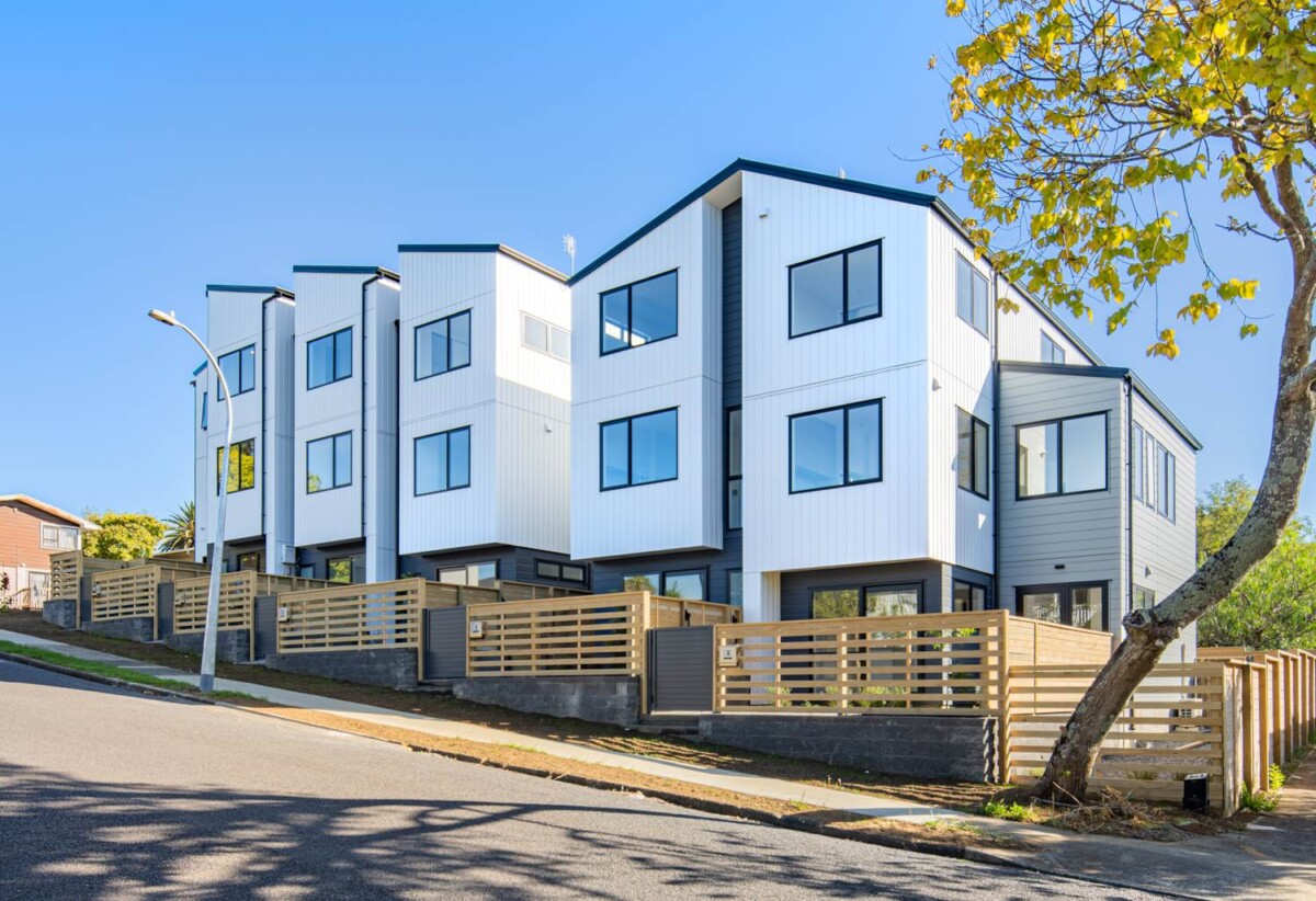 10-Year Master Builder Guarantee, move-in ready, brandnew 3 beds 3 baths home, walks to schools minutes to shopping centres, 2D Grove Lane, Pakuranga, Auckland