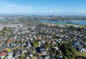 10-Year Master Builder Guarantee, move-in ready, brandnew 3 beds 3 baths home, walks to schools minutes to shopping centres, 2D Grove Lane, Pakuranga, Auckland
