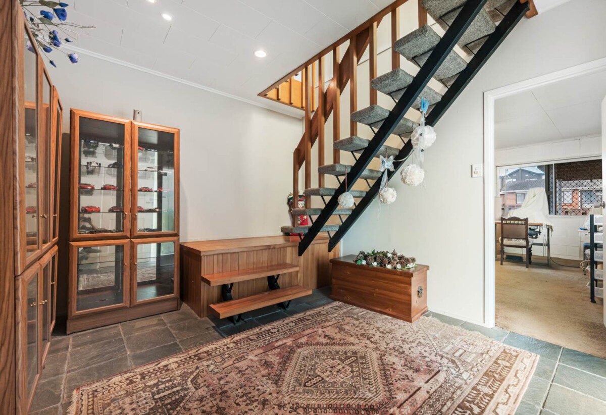 Botany Downs School zone, 4 beds house on 814m2 section, close to schools , shopping centres, 21 Kurnell Drive, Botany Downs, Auckland