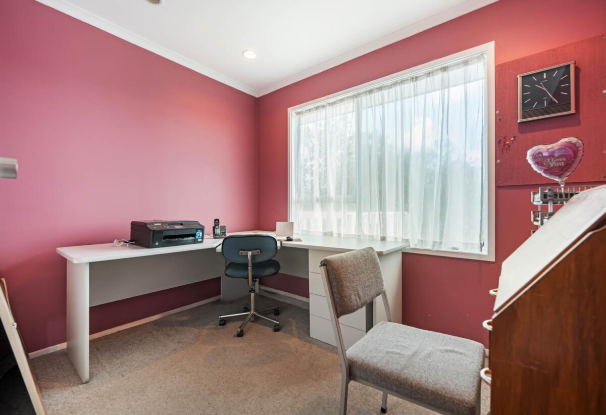 Botany Downs School zone, 4 beds house on 814m2 section, close to schools , shopping centres, 21 Kurnell Drive, Botany Downs, Auckland