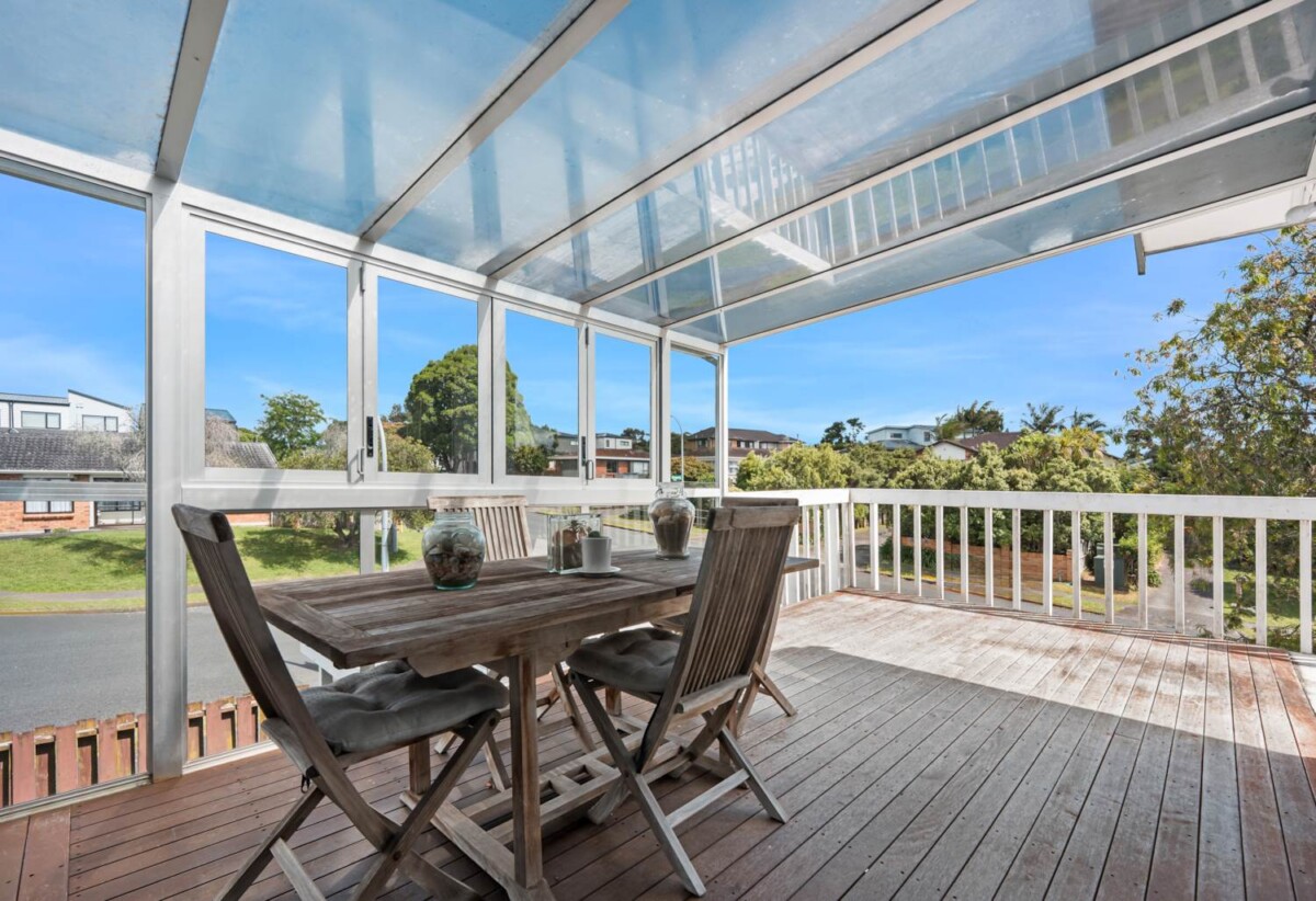 Botany Downs School zone, 4 beds house on 814m2 section, close to schools , shopping centres, 21 Kurnell Drive, Botany Downs, Auckland