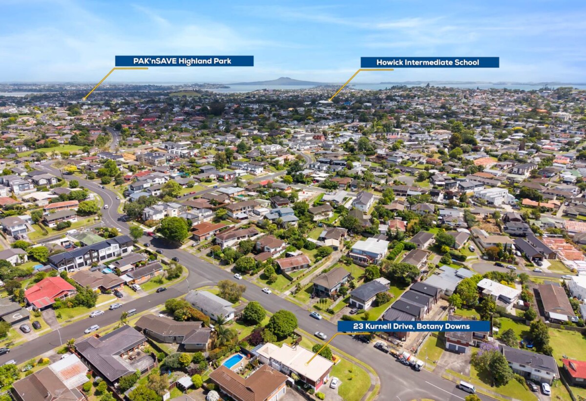 Botany Downs School zone, 4 beds house on 814m2 section, close to schools, shopping centres, 23 Kurnell Drive, Botany Downs, Auckland