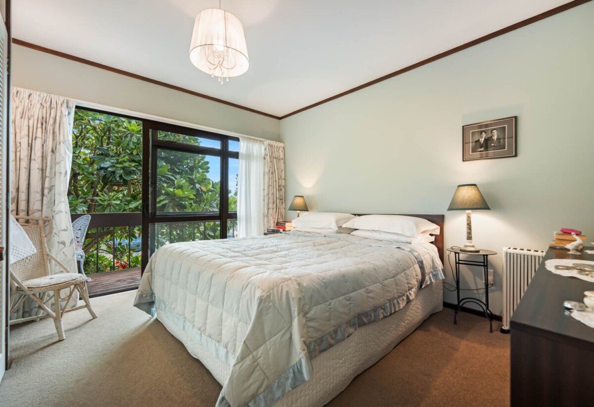Botany Downs School zone, 4 beds house on 814m2 section, close to schools, shopping centres, 23 Kurnell Drive, Botany Downs, Auckland