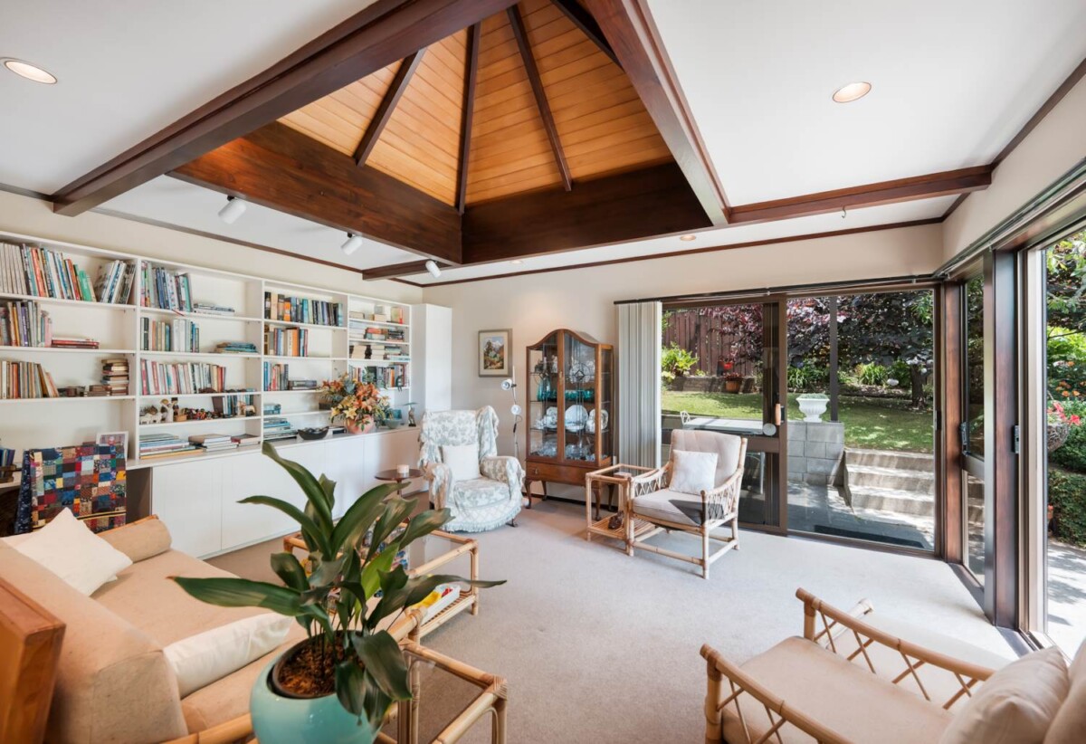 Botany Downs School zone, 4 beds house on 814m2 section, close to schools, shopping centres, 23 Kurnell Drive, Botany Downs, Auckland