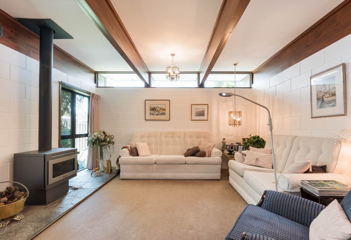 Botany Downs School zone, 4 beds house on 814m2 section, close to schools, shopping centres, 23 Kurnell Drive, Botany Downs, Auckland