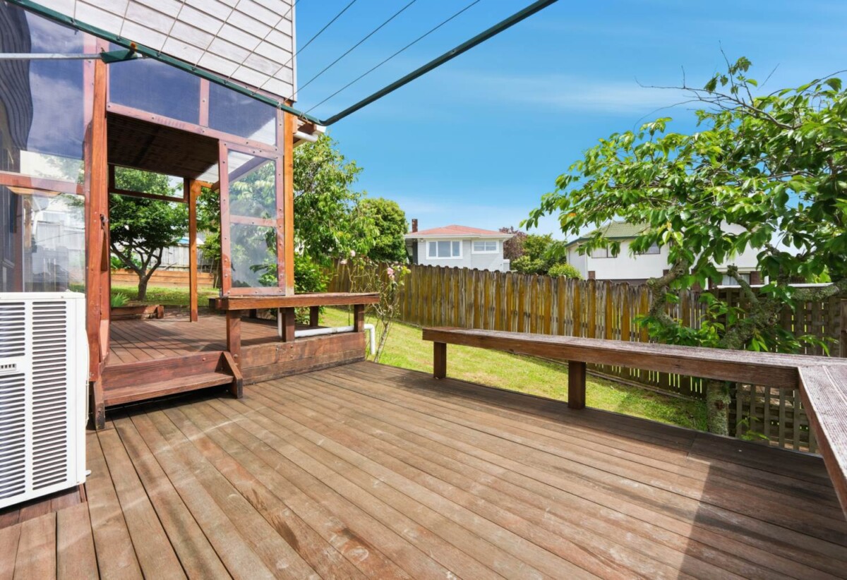 200m2 3 beds house on 554m2 section, with downstairs large rumpus room with its own kitchenette, close to schools, shops, beach, 72A Elliot Street, Howick, Auckland