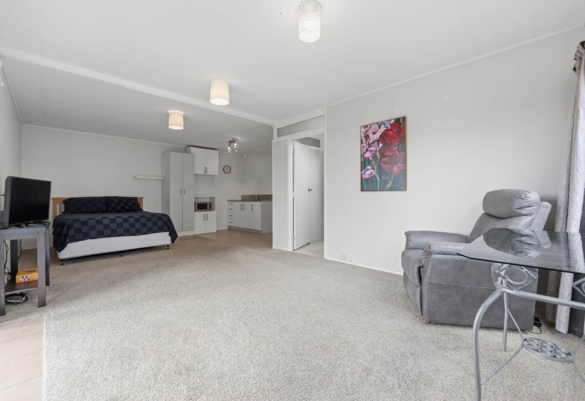 200m2 3 beds house on 554m2 section, with downstairs large rumpus room with its own kitchenette, close to schools, shops, beach, 72A Elliot Street, Howick, Auckland