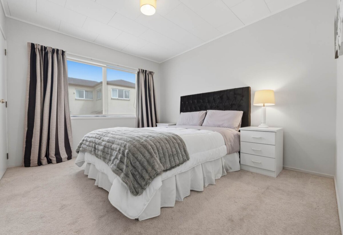 200m2 3 beds house on 554m2 section, with downstairs large rumpus room with its own kitchenette, close to schools, shops, beach, 72A Elliot Street, Howick, Auckland