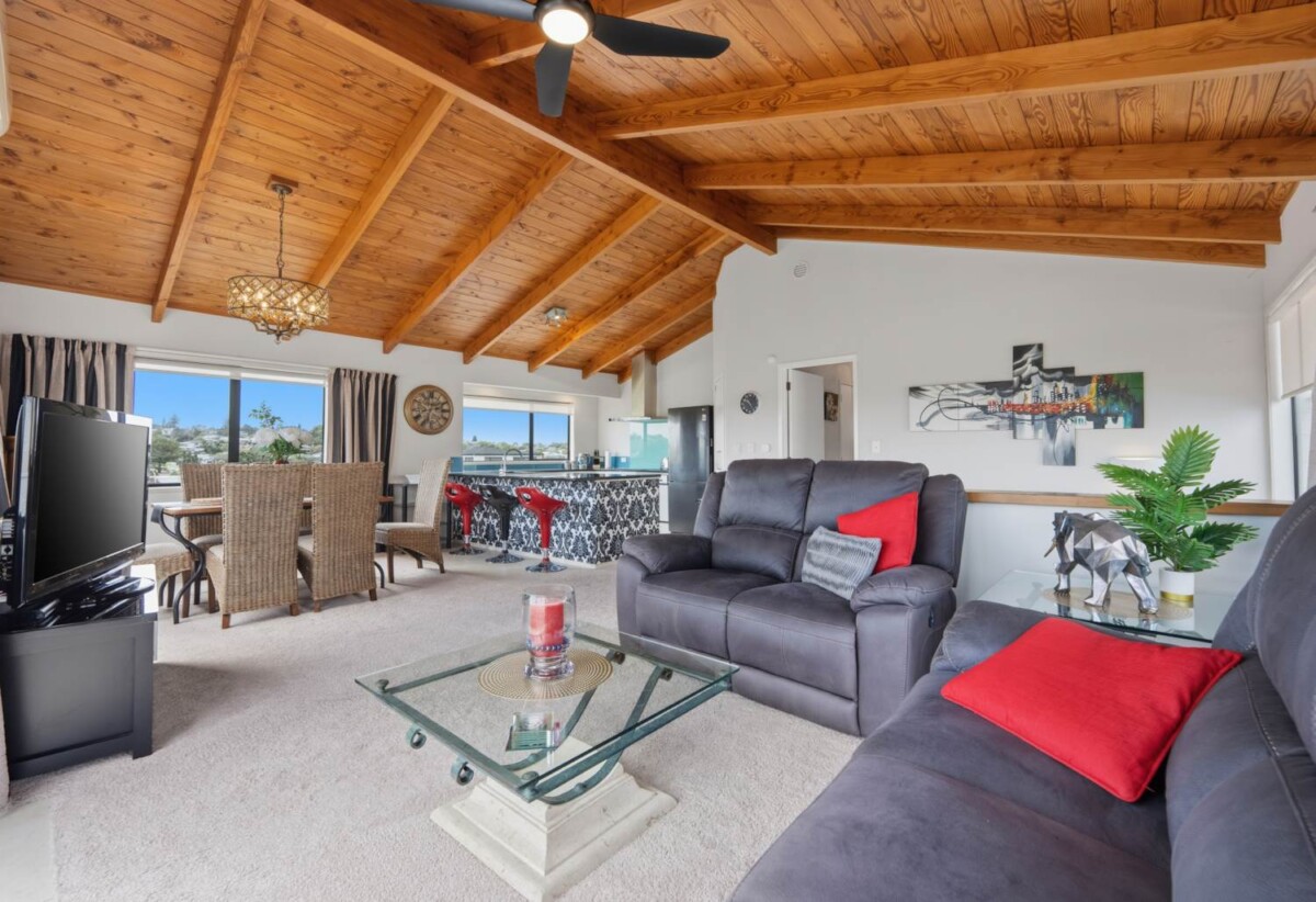 200m2 3 beds house on 554m2 section, with downstairs large rumpus room with its own kitchenette, close to schools, shops, beach, 72A Elliot Street, Howick, Auckland