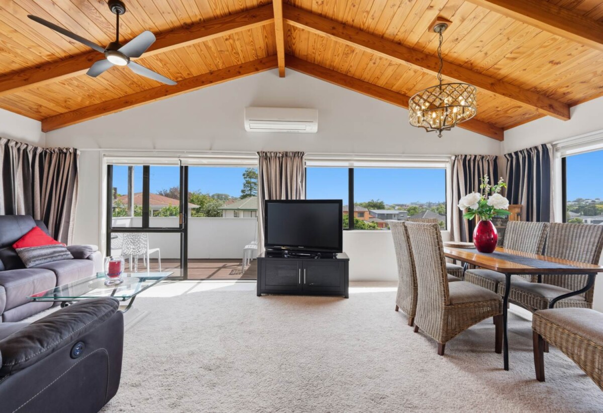 200m2 3 beds house on 554m2 section, with downstairs large rumpus room with its own kitchenette, close to schools, shops, beach, 72A Elliot Street, Howick, Auckland