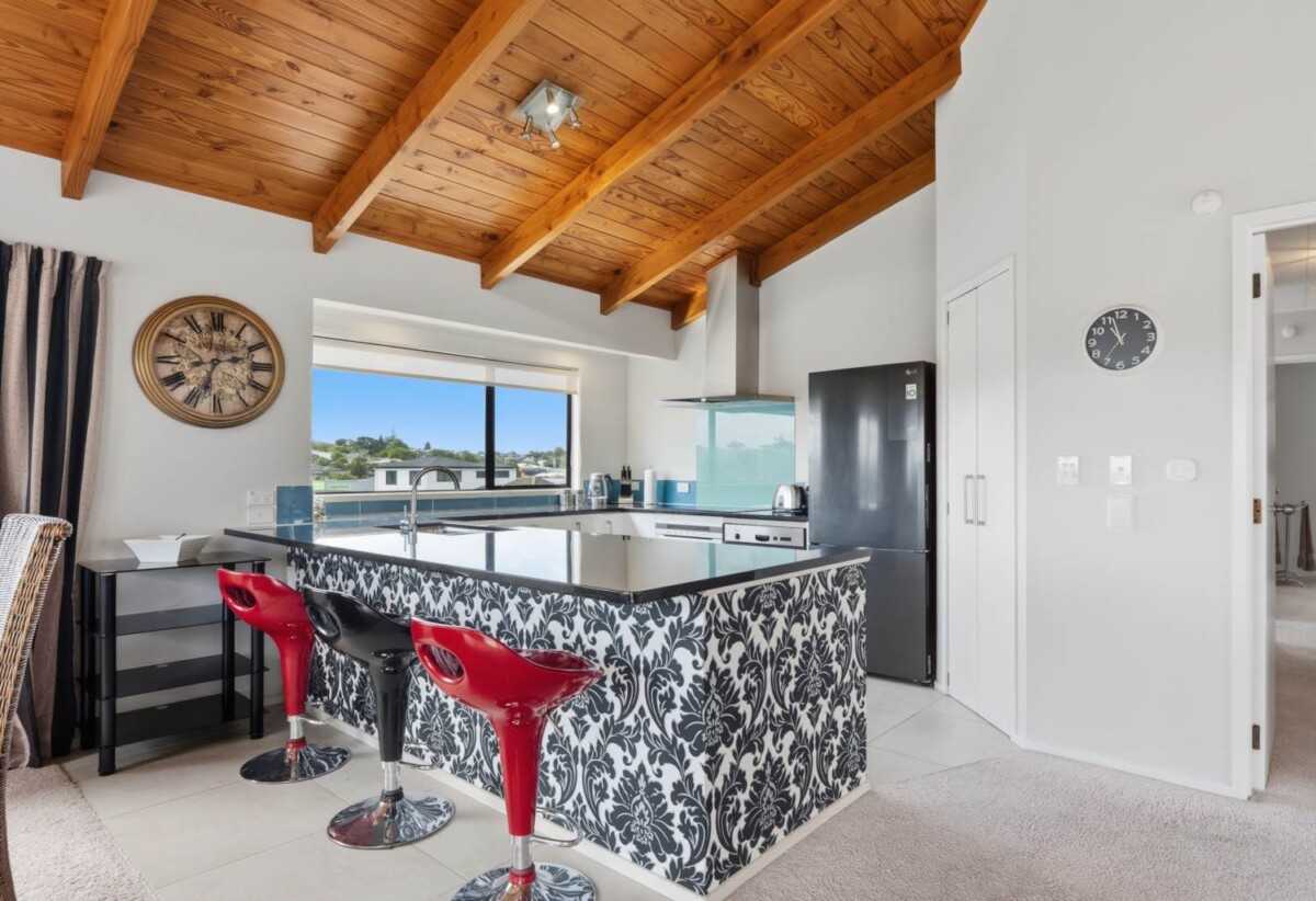200m2 3 beds house on 554m2 section, with downstairs large rumpus room with its own kitchenette, close to schools, shops, beach, 72A Elliot Street, Howick, Auckland