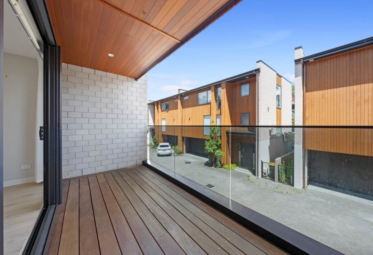 Double grammar schools zone, 219m2 Freehold 5 beds 4 baths home with double garage, 3 ensuites, 1.5 km to Epsom Girls’ Grammar School, 1.9 km to Auckland Grammar, 28B Hapua Street, Remuera, Auckland