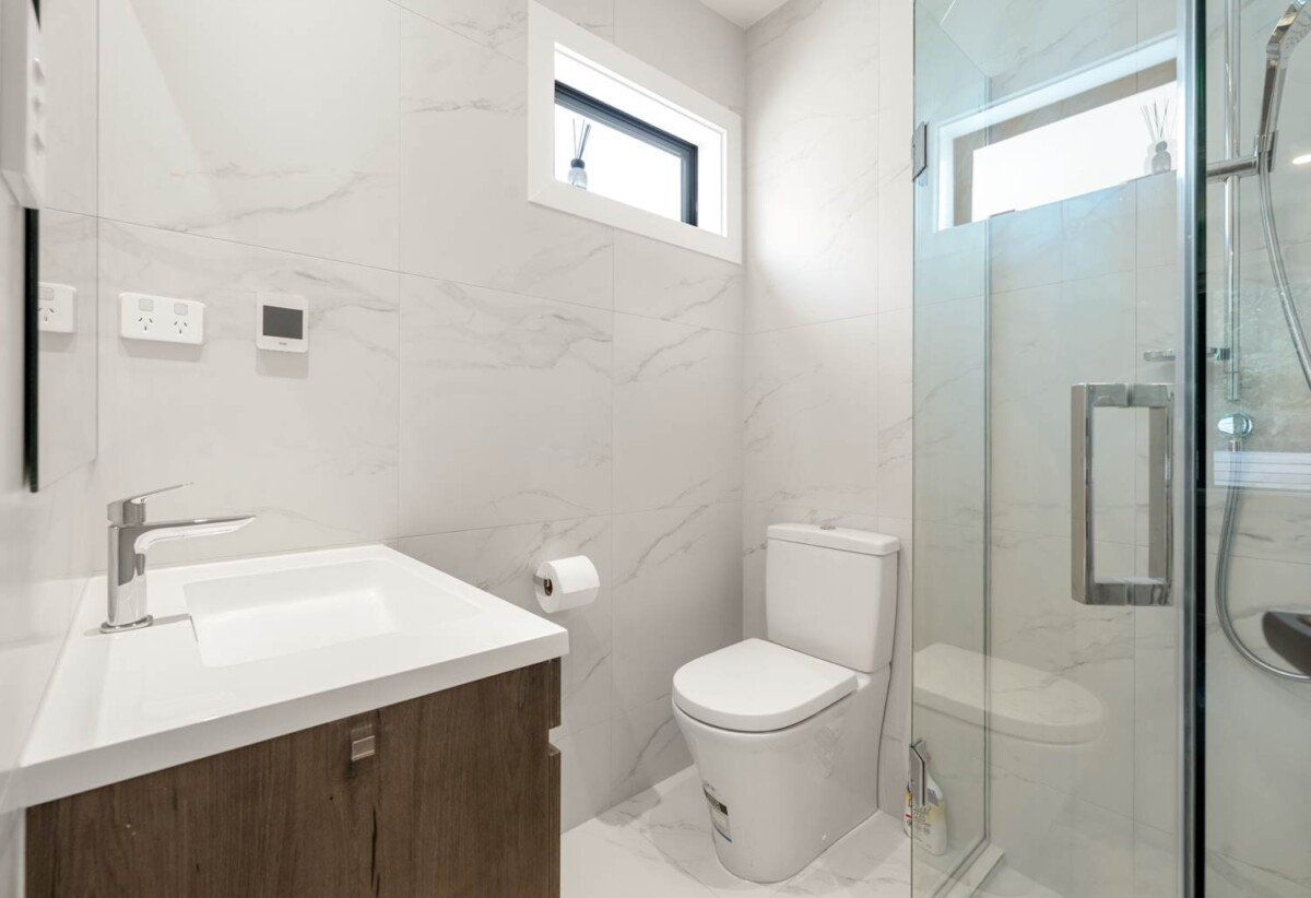 Double grammar schools zone, 219m2 Freehold 5 beds 4 baths home with double garage, 3 ensuites, 1.5 km to Epsom Girls’ Grammar School, 1.9 km to Auckland Grammar, 28B Hapua Street, Remuera, Auckland