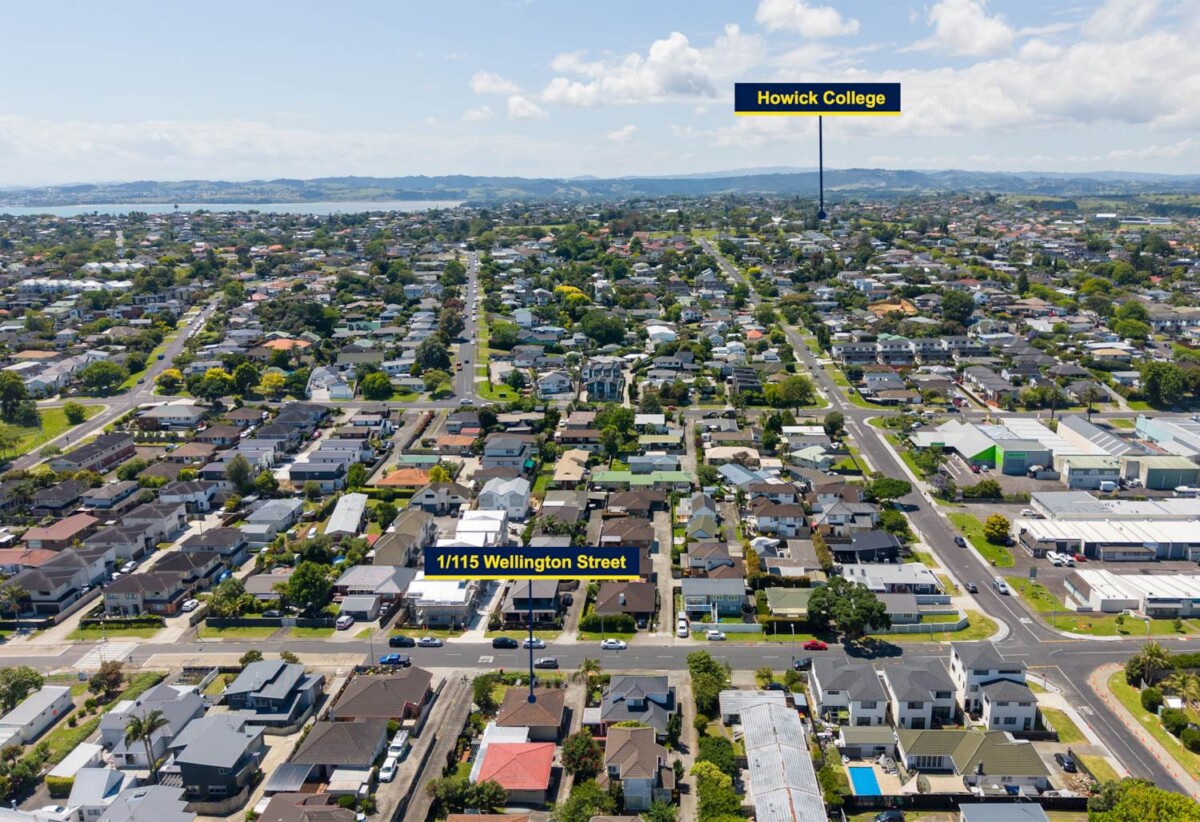 Brick and tile 2 beds home, close to Howick Village, schools, beach, 0.1 km to Owairoa School, 0.7 km to Howick Intermediate, 1.4 km to Howick College, 1/115 Wellington Street, Howick, Auckland