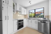 Brick and tile 2 beds home, close to Howick Village, schools, beach, 0.1 km to Owairoa School, 0.7 km to Howick Intermediate, 1.4 km to Howick College, 1/115 Wellington Street, Howick, Auckland