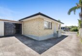 Brick and tile 2 beds home, close to Howick Village, schools, beach, 0.1 km to Owairoa School, 0.7 km to Howick Intermediate, 1.4 km to Howick College, 1/115 Wellington Street, Howick, Auckland