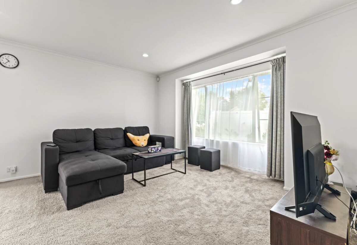 136m2 Brick and Tile 3 beds 2 baths house on 400m2 section, double garage, close to reserve, schools, town centre, motorway access, 10 Ironstone Place, Randwick Park, Auckland