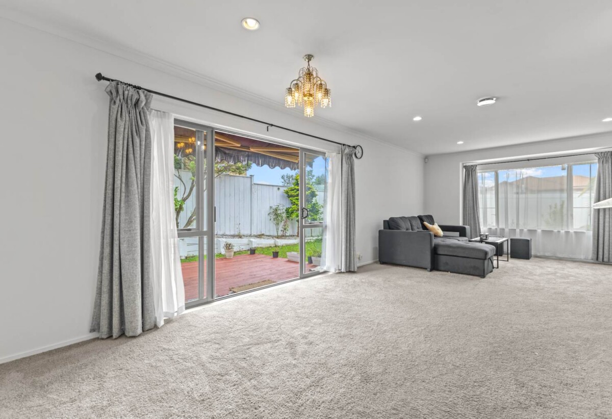 136m2 Brick and Tile 3 beds 2 baths house on 400m2 section, double garage, close to reserve, schools, town centre, motorway access, 10 Ironstone Place, Randwick Park, Auckland