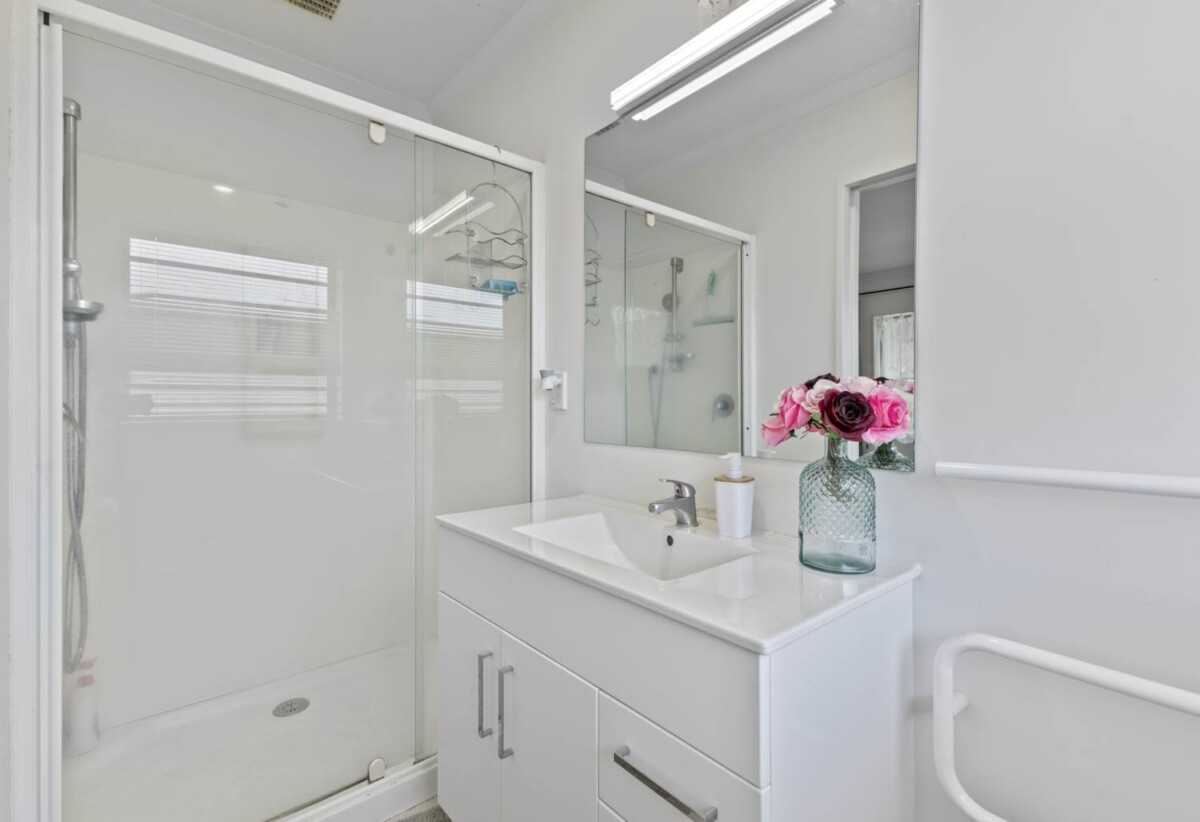 136m2 Brick and Tile 3 beds 2 baths house on 400m2 section, double garage, close to reserve, schools, town centre, motorway access, 10 Ironstone Place, Randwick Park, Auckland