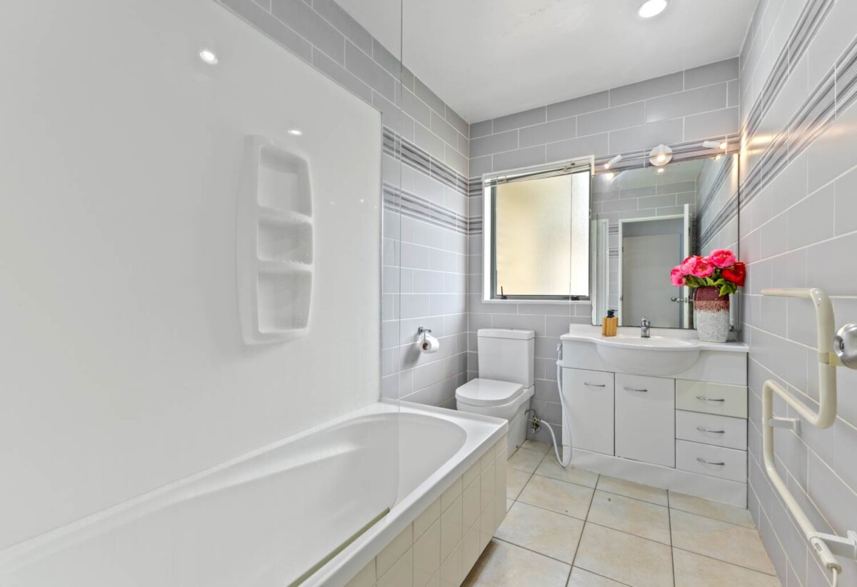136m2 Brick and Tile 3 beds 2 baths house on 400m2 section, double garage, close to reserve, schools, town centre, motorway access, 10 Ironstone Place, Randwick Park, Auckland