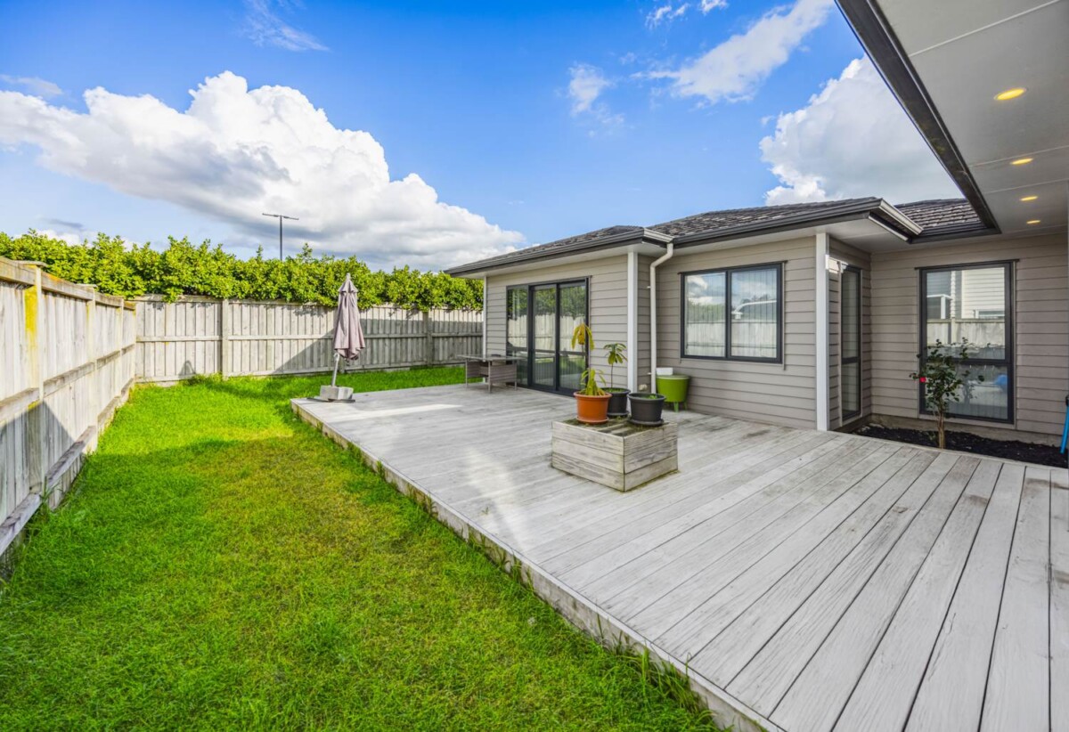 3 beds 2 baths house on 429m² section, double garage, close to schools, shops, motorway access, 18 Rauaruhe Road, Karaka, Auckland