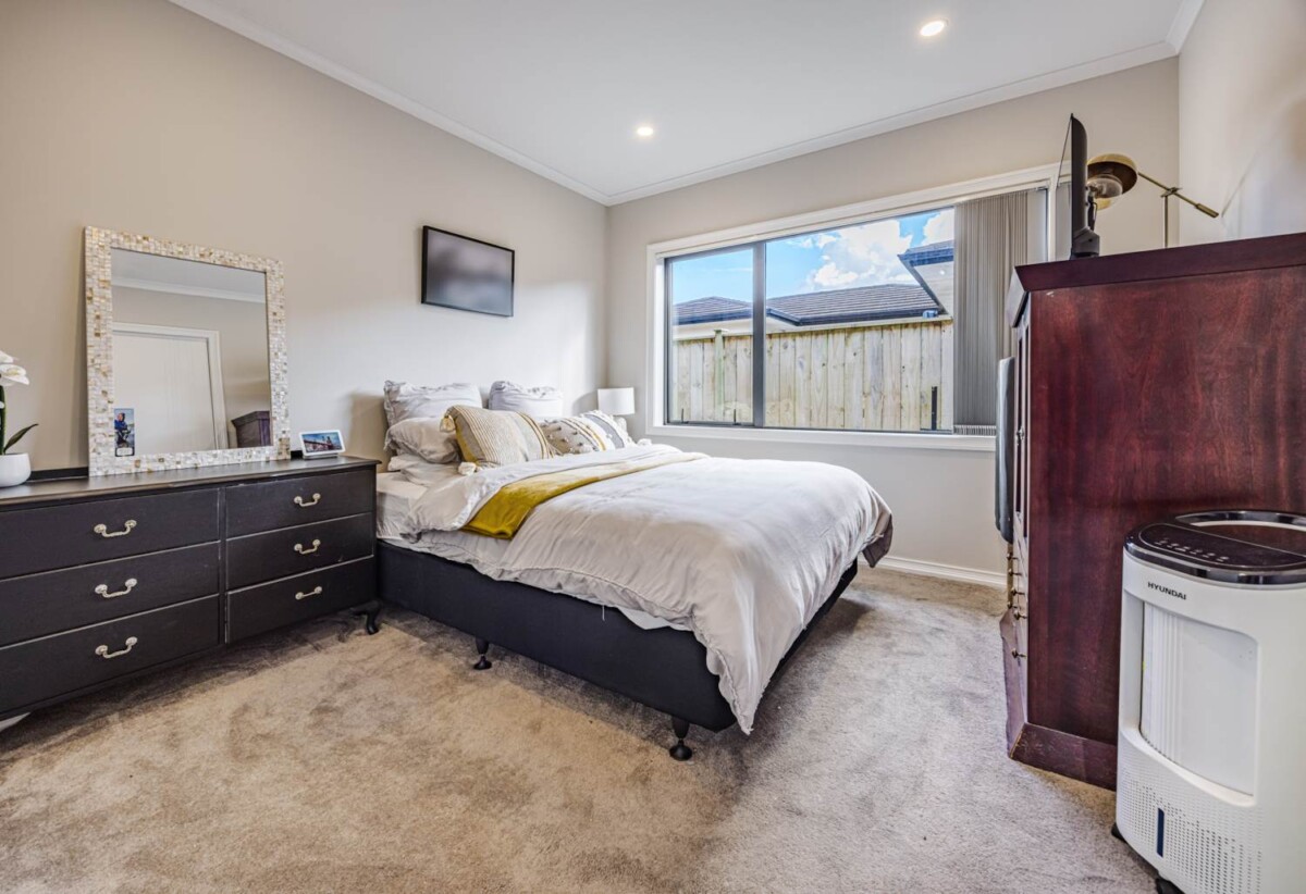3 beds 2 baths house on 429m² section, double garage, close to schools, shops, motorway access, 18 Rauaruhe Road, Karaka, Auckland