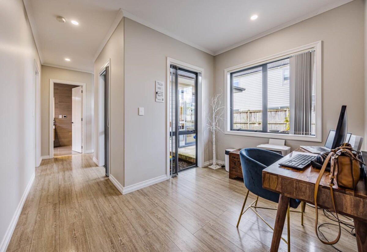 3 beds 2 baths house on 429m² section, double garage, close to schools, shops, motorway access, 18 Rauaruhe Road, Karaka, Auckland