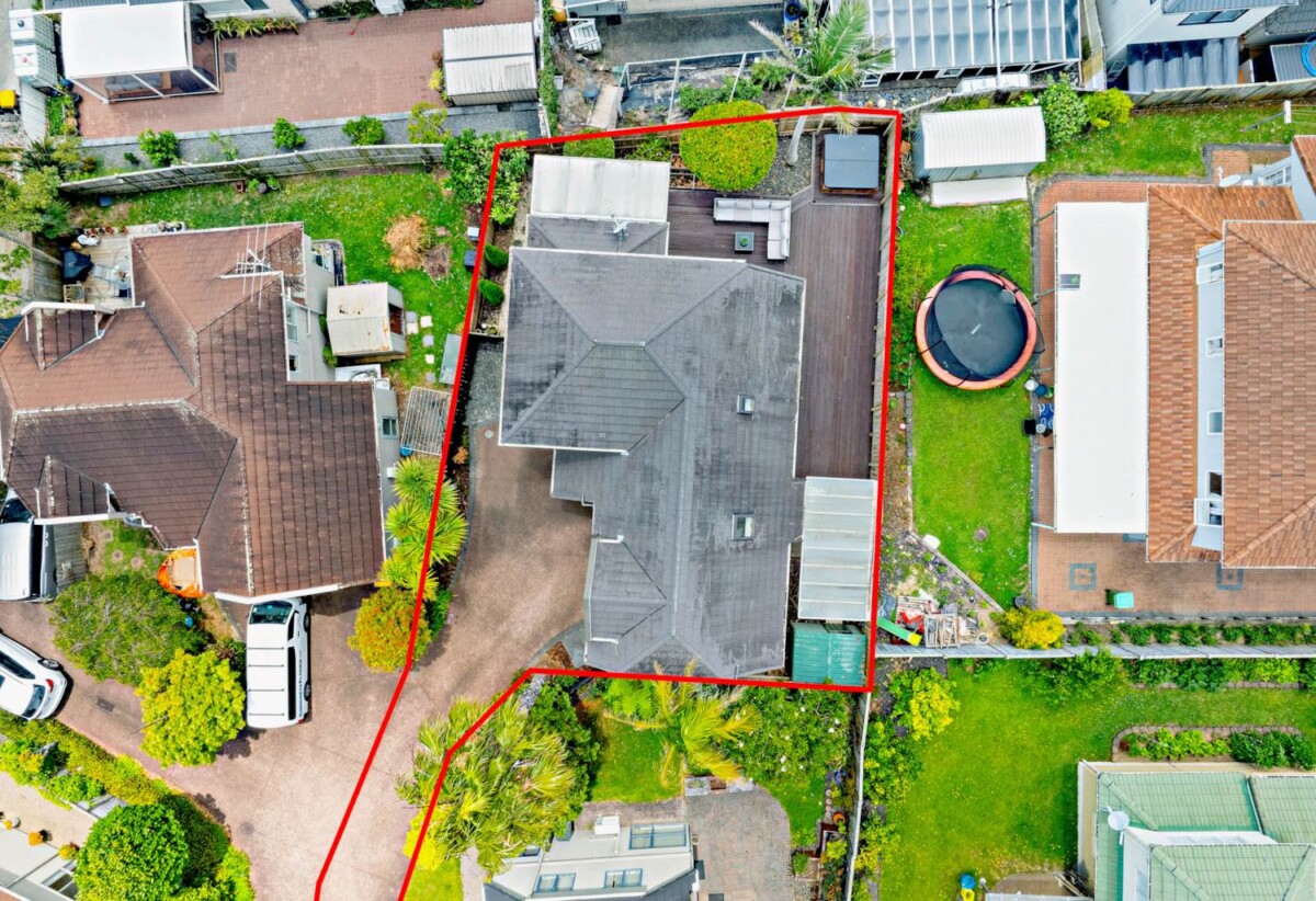 Once in 9 years, Fletcher-Built 3 beds 2.5 bath house on 314m2 section, 0.8 km to Botany Downs Secondary College and Willowbank School (Howick), 19D Claremont Way, East Tamaki Heights, Auckland