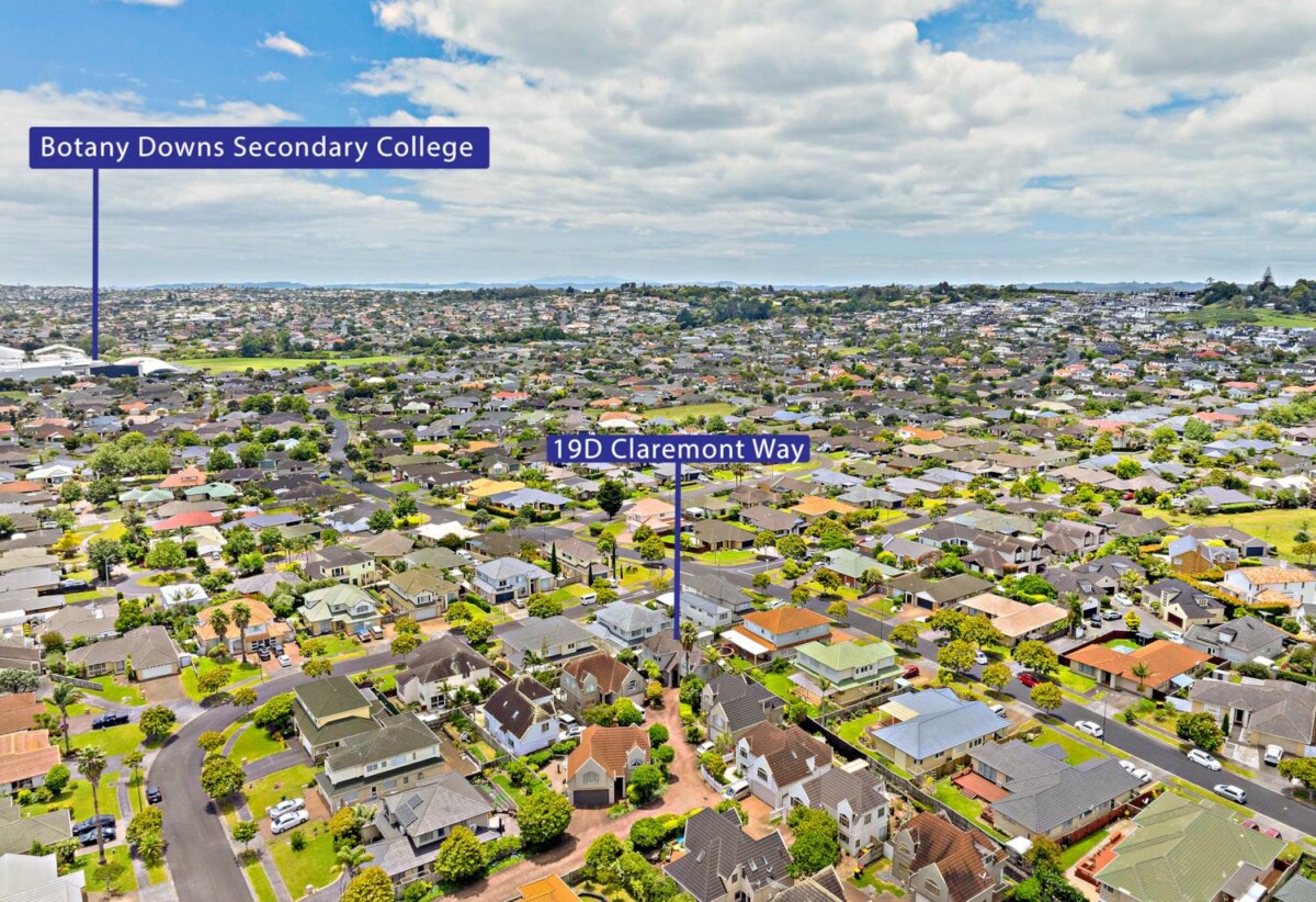 Once in 9 years, Fletcher-Built 3 beds 2.5 bath house on 314m2 section, 0.8 km to Botany Downs Secondary College and Willowbank School (Howick), 19D Claremont Way, East Tamaki Heights, Auckland
