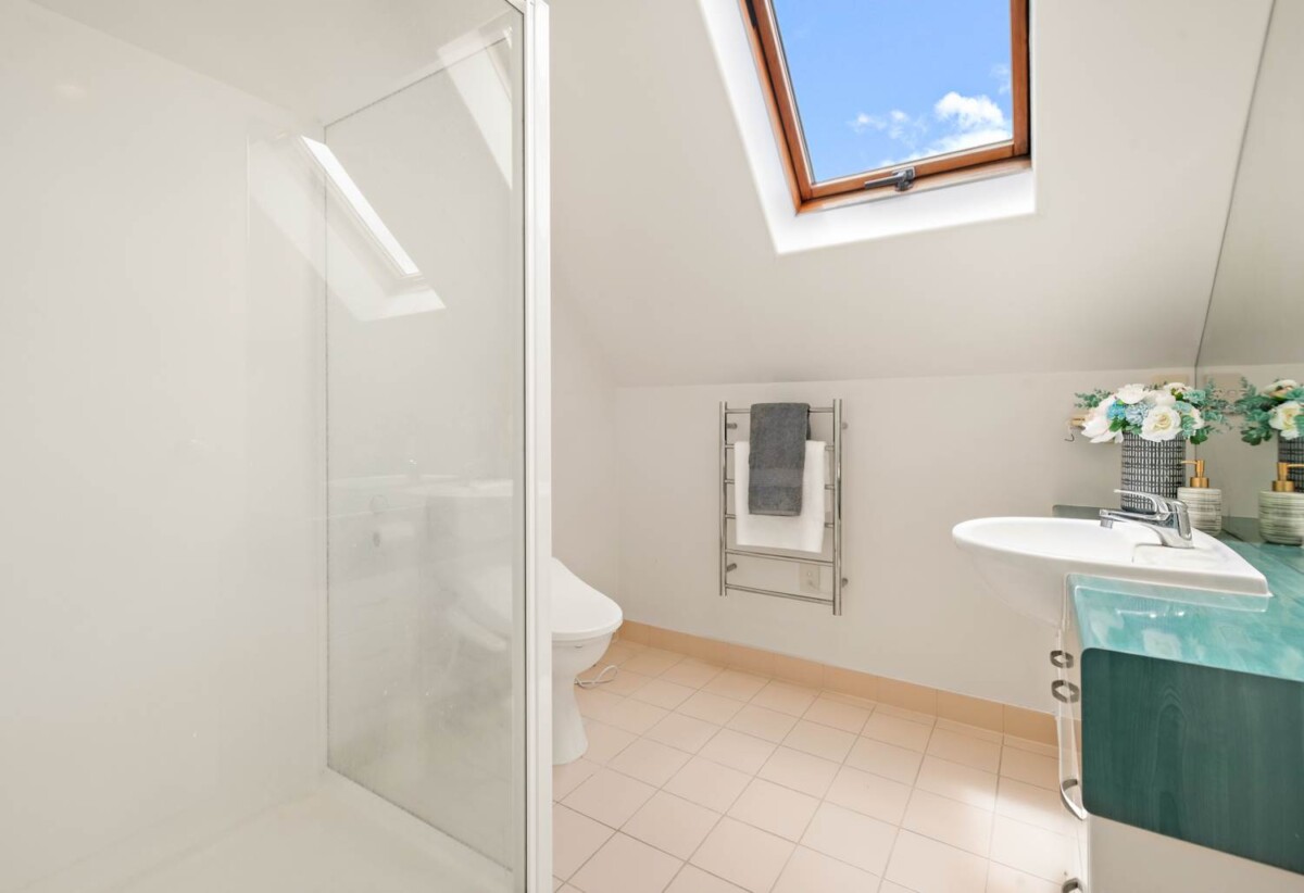 Once in 9 years, Fletcher-Built 3 beds 2.5 bath house on 314m2 section, 0.8 km to Botany Downs Secondary College and Willowbank School (Howick), 19D Claremont Way, East Tamaki Heights, Auckland