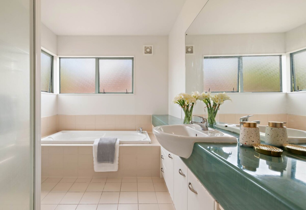 Once in 9 years, Fletcher-Built 3 beds 2.5 bath house on 314m2 section, 0.8 km to Botany Downs Secondary College and Willowbank School (Howick), 19D Claremont Way, East Tamaki Heights, Auckland