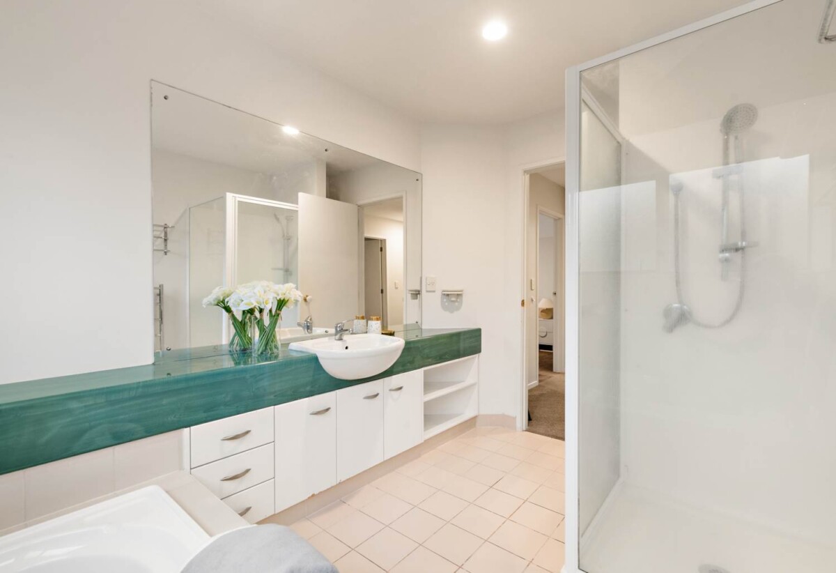 Once in 9 years, Fletcher-Built 3 beds 2.5 bath house on 314m2 section, 0.8 km to Botany Downs Secondary College and Willowbank School (Howick), 19D Claremont Way, East Tamaki Heights, Auckland