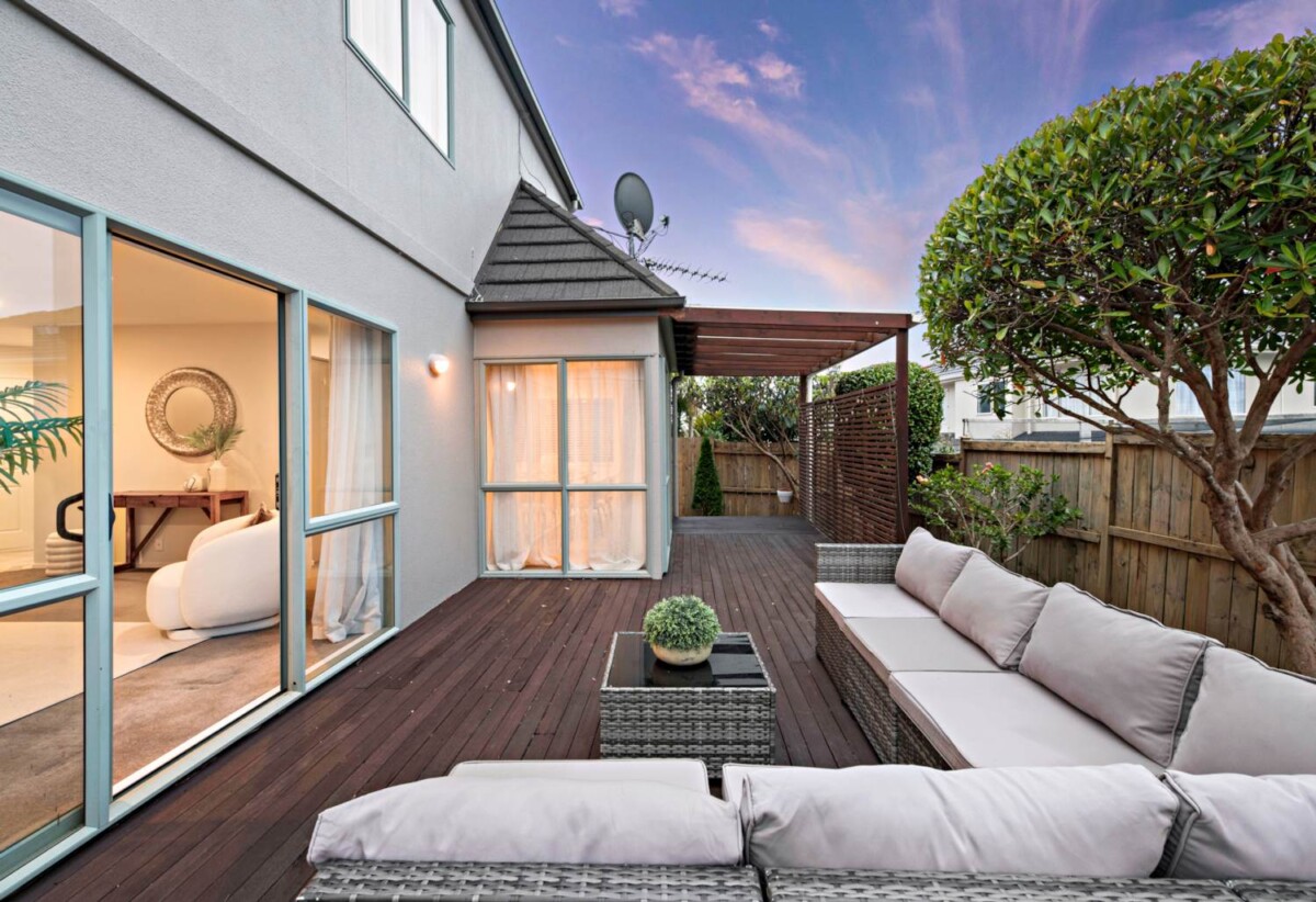 Once in 9 years, Fletcher-Built 3 beds 2.5 bath house on 314m2 section, 0.8 km to Botany Downs Secondary College and Willowbank School (Howick), 19D Claremont Way, East Tamaki Heights, Auckland