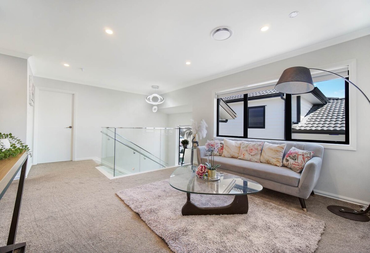 Ormiston school zone, 380m2 8 bedshouse on 401m2 section, with 3 beds granny and 1-bed granny, 14 Castlebane Lane, Flat Bush, Auckland