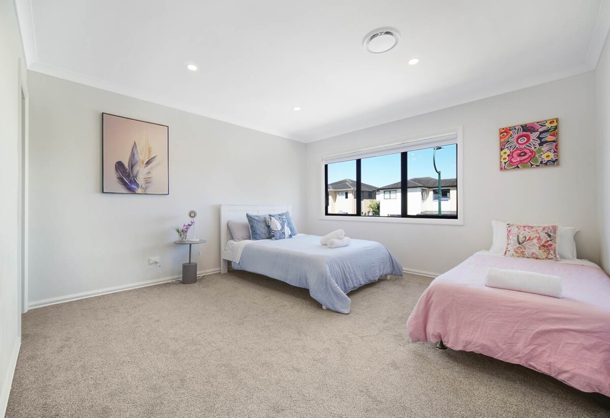 Ormiston school zone, 380m2 8 bedshouse on 401m2 section, with 3 beds granny and 1-bed granny, 14 Castlebane Lane, Flat Bush, Auckland