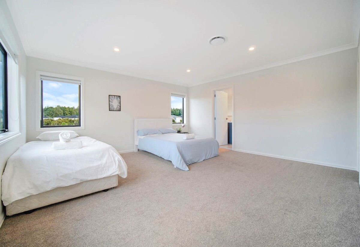 Ormiston school zone, 380m2 8 bedshouse on 401m2 section, with 3 beds granny and 1-bed granny, 14 Castlebane Lane, Flat Bush, Auckland