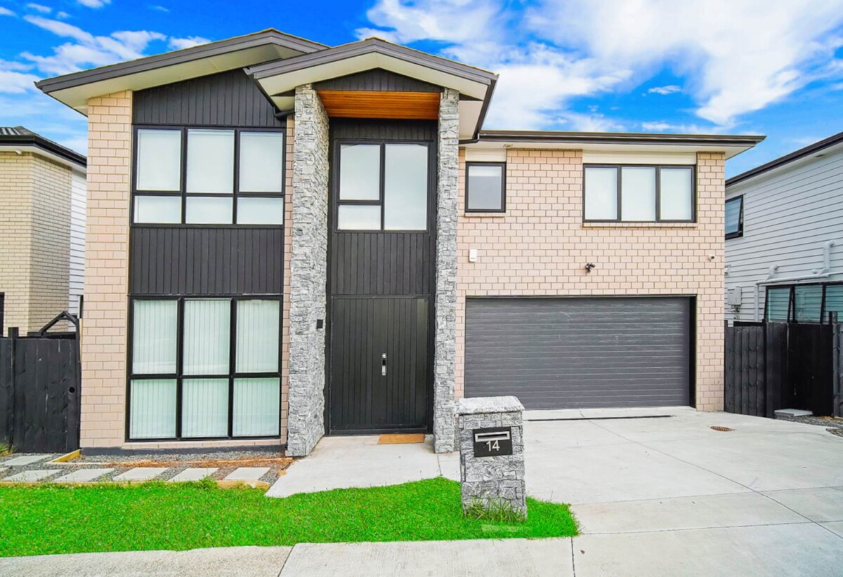 Ormiston school zone, 380m2 8 bedshouse on 401m2 section, with 3 beds granny and 1-bed granny, 14 Castlebane Lane, Flat Bush, Auckland