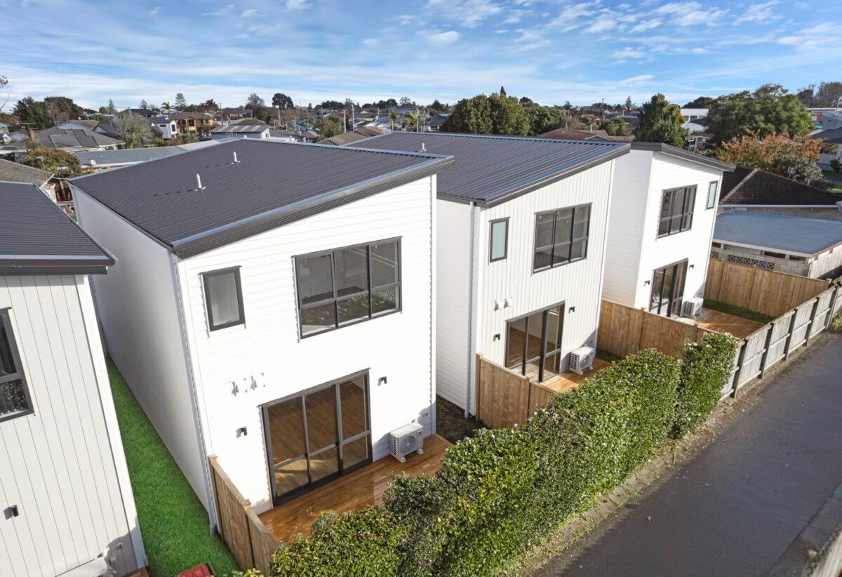 Price Reduced – The Developer Is Ready to Meet the Market, brandnew standalone 2 beds 2.5 baths home with 6m2 study room, walks to Hunters Plaza, , 4/17 Rose Road, Papatoetoe, Auckland