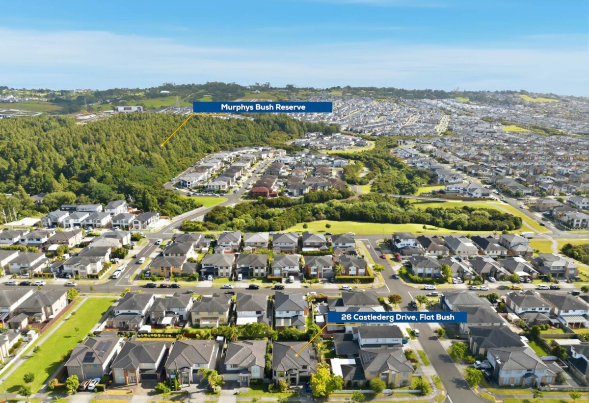 Vendors have relocated and want it sold, Walks to Ormiston school, 6 beds house on 425 m2 with 2 beds granny, 26 Castlederg Drive, Flat Bush, Auckland