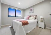 Vendors have relocated and want it sold, Walks to Ormiston school, 6 beds house on 425 m2 with 2 beds granny, 26 Castlederg Drive, Flat Bush, Auckland