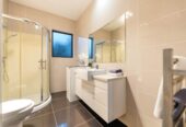 Vendors have relocated and want it sold, Walks to Ormiston school, 6 beds house on 425 m2 with 2 beds granny, 26 Castlederg Drive, Flat Bush, Auckland