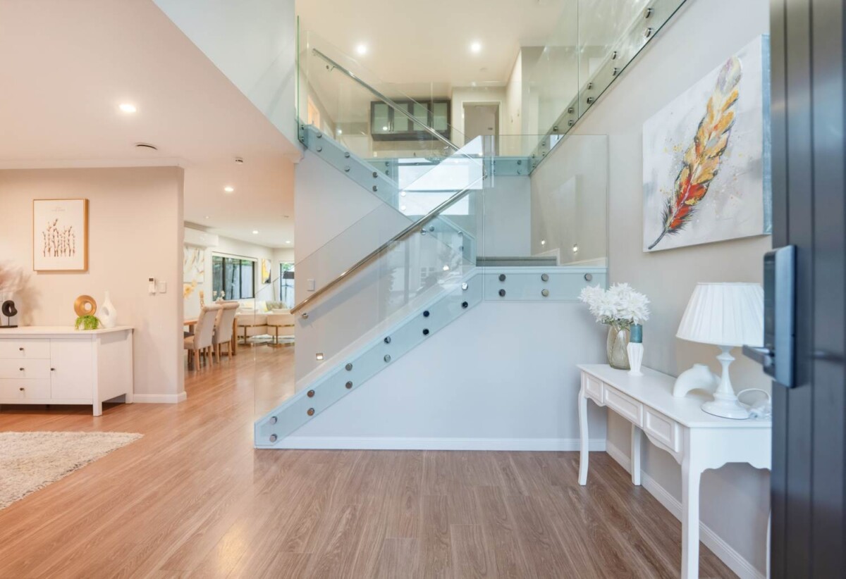 Vendors have relocated and want it sold, Walks to Ormiston school, 6 beds house on 425 m2 with 2 beds granny, 26 Castlederg Drive, Flat Bush, Auckland